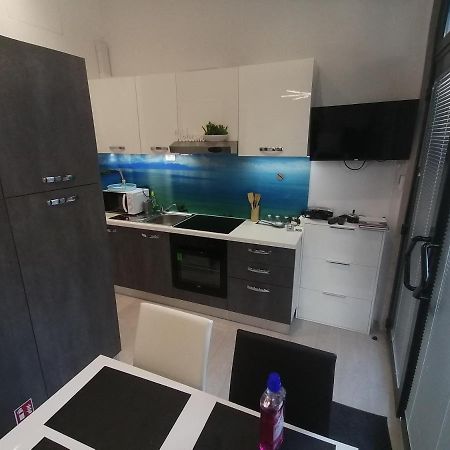 Apartment Rose By The Beach & Tennis Courts Split Eksteriør bilde