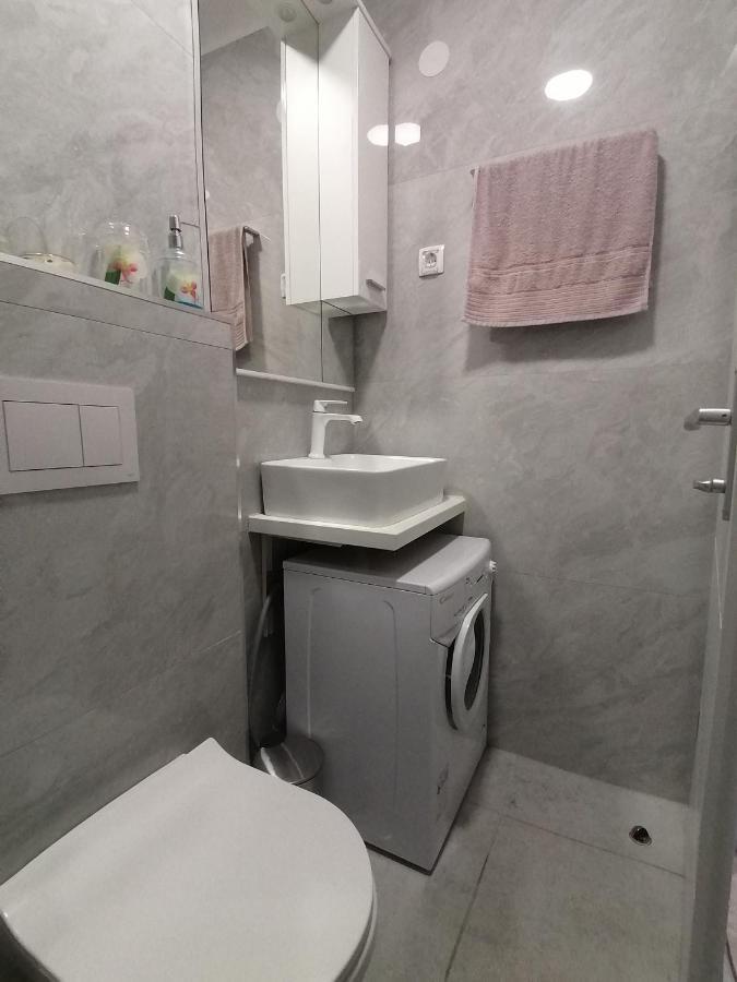 Apartment Rose By The Beach & Tennis Courts Split Eksteriør bilde